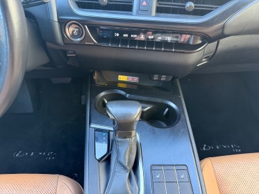 Lexus ux 250h hybride 2wd mc luxe apple carplay keyless virtual cokpit camera de recul interieur cuir garantie lexus...