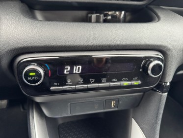 Toyota yaris hybride my20 116h france régulateur adaptatif demarrage sans clé plein phare auto clim auto suivi toyota......