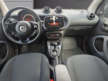 Smart fortwo coupe 1.0 71 ch ss ba6 pure / premiere main - entretient a jour - garantie 12 mois occasion paris 17ème...