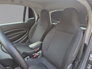 Smart fortwo coupe 1.0 71 ch ss ba6 pure / premiere main - entretient a jour - garantie 12 mois occasion paris 17ème...