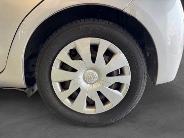 Toyota yaris hybride lca 2016 100h dynamic garantie 12 mois caméra de recul occasion simplicicar narbonne simplicicar...
