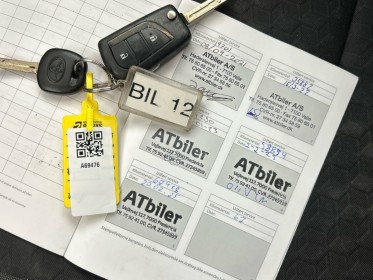 Toyota yaris hybride my22 116h design - sièges chauffants - volant chauffant - caméra de recul occasion simplicicar lagny ...