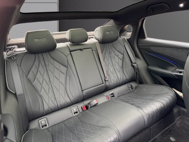 Byd  seal 82.5 kwh 530 awd excellence full options  attelage garantie 12 mois occasion simplicicar lyon nord simplicicar...