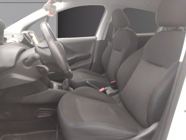 Peugeot 208 1.2 puretech 82ch bvm5 style garantie 12 mois occasion parc voitures beauvais simplicicar simplicibike france