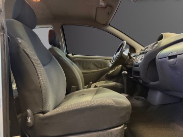 Toyota yaris 85 vvt-i linéa sol a occasion cannes (06) simplicicar simplicibike france