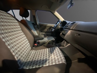 Skoda fabia 1.2 12v 60 active 2 distribution a chaine vehicule garantie 12 mois occasion simplicicar toulon ouest simplicicar...