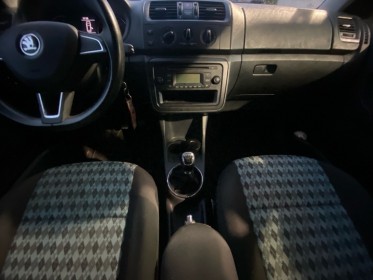 Skoda fabia 1.2 12v 60 active 2 distribution a chaine vehicule garantie 12 mois occasion simplicicar toulon ouest simplicicar...