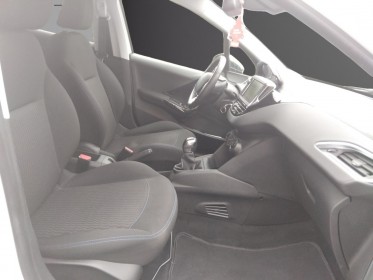 Peugeot 208 1.2 pt 82ch bvm5 style garantie 12 mois occasion parc voitures beauvais simplicicar simplicibike france