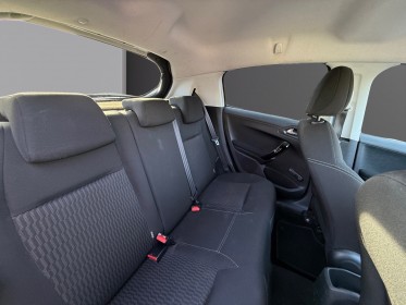 Peugeot 208 style éditions 1.2 essence 82ch distribution faites garantie 12 mois occasion simplicicar toulon ouest...