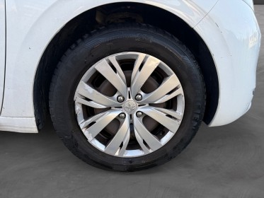 Peugeot 208 style éditions 1.2 essence 82ch distribution faites garantie 12 mois occasion simplicicar toulon ouest...