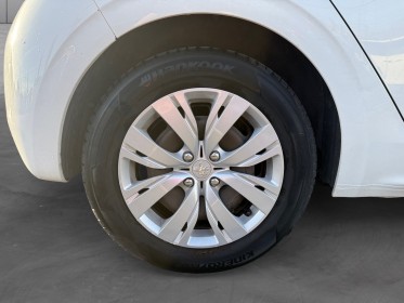 Peugeot 208 style éditions 1.2 essence 82ch distribution faites garantie 12 mois occasion simplicicar toulon ouest...