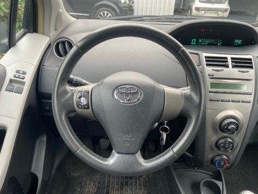 Toyota yaris 100 vvt-i stop  start - garantie 12 mois occasion simplicicar brest simplicicar simplicibike france