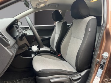 Hyundai i20 1.1 crdi 75 initia- chaine de distribution- garantie 12 mois occasion simplicicar lyon nord simplicicar...