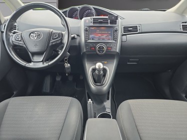 Toyota verso lca 2017 132 ch vvt-i design garantie 12 mois révisée attelage amovible occasion simplicicar vichy simplicicar...