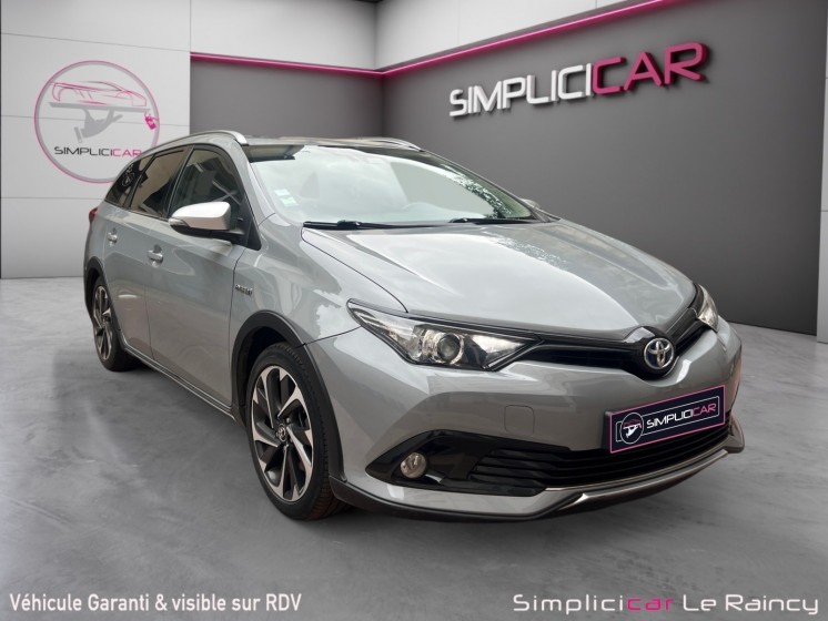 Toyota auris touring sports my17 hybride 136h design gris nardo camera de recul attelage sièges chauffant entretien...