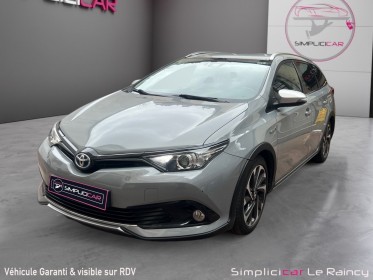 Toyota auris touring sports my17 hybride 136h design gris nardo camera de recul attelage sièges chauffant entretien...