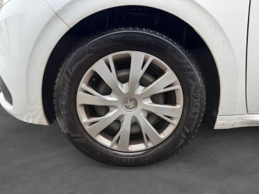 Peugeot 208 business luehdi 100ch ss bvm6 active business  applecarplay  radar de recul  garantie 12 mois occasion...