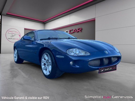 Jaguar xk8 4.0i v8 coupé - bva - française - radio alpina cassettes - cuir - inserts bois occasion simplicicar genevois...