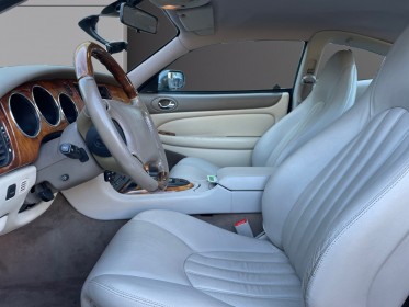 Jaguar xk8 4.0i v8 coupé - bva - française - radio alpina cassettes - cuir - inserts bois occasion simplicicar genevois...
