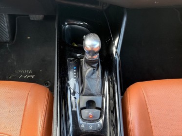 Toyota c-hr hybride rc18 122h graphic, radar av/ar, caméra ar, apple carplay, garrantie 12 mois. occasion simplicicar...
