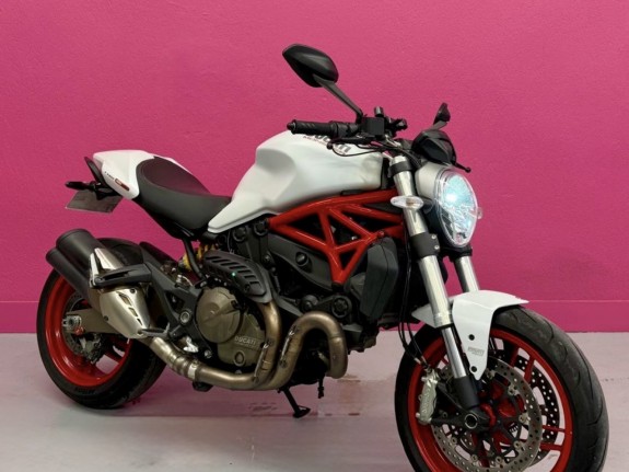 Ducati monster 821 rosso corsa permis a2 état neuf entretien complet possibilité débridage garantie 12 mois occasion...