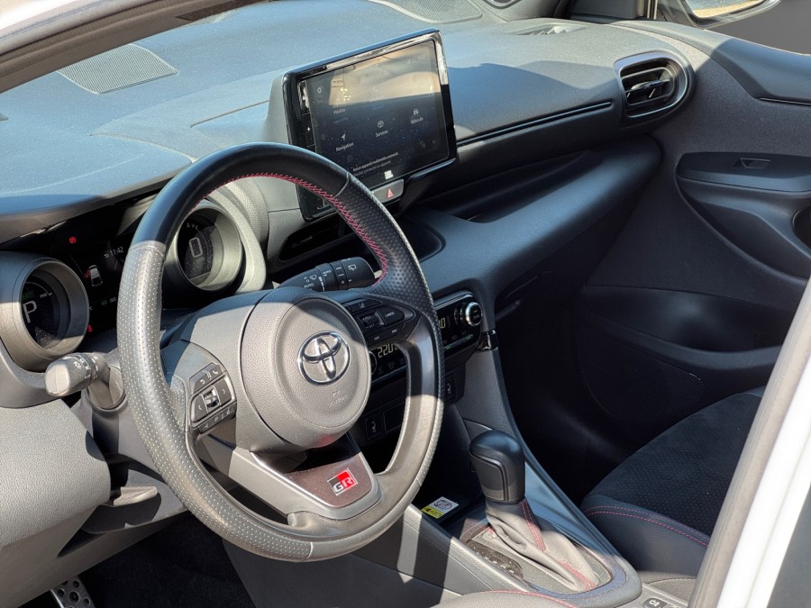 TOYOTA d'occasion YARIS 130H GR SPORT de 2023 Orleans (45)﻿