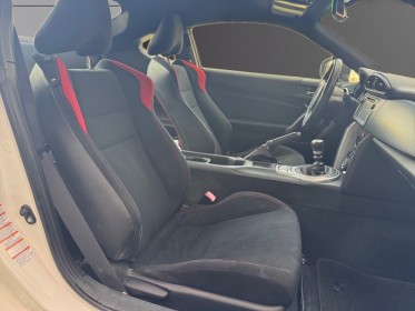 Toyota gt86 2.0 litres fa20 200 ch française suivi complet d'entretiens blanc nacré écran touch and go radar de recul......