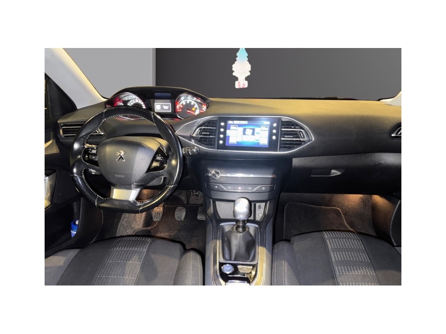 PEUGEOT d'occasion 308 1.2 PURE TECH 130 ALLURE de 2017 Paris 15 (75)﻿