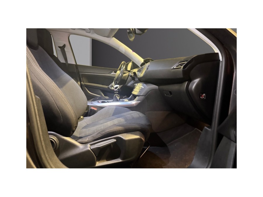 PEUGEOT d'occasion 308 1.2 PURE TECH 130 ALLURE de 2017 Paris 15 (75)﻿