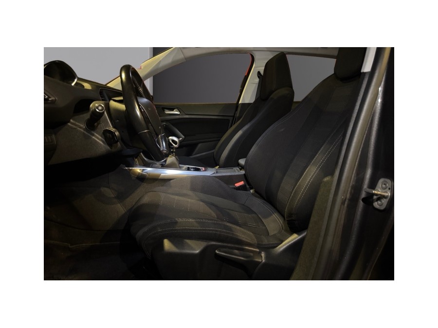 PEUGEOT d'occasion 308 1.2 PURE TECH 130 ALLURE de 2017 Paris 15 (75)﻿