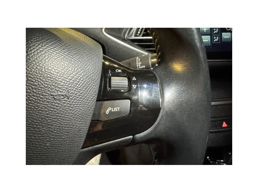 PEUGEOT d'occasion 308 1.2 PURE TECH 130 ALLURE de 2017 Paris 15 (75)﻿