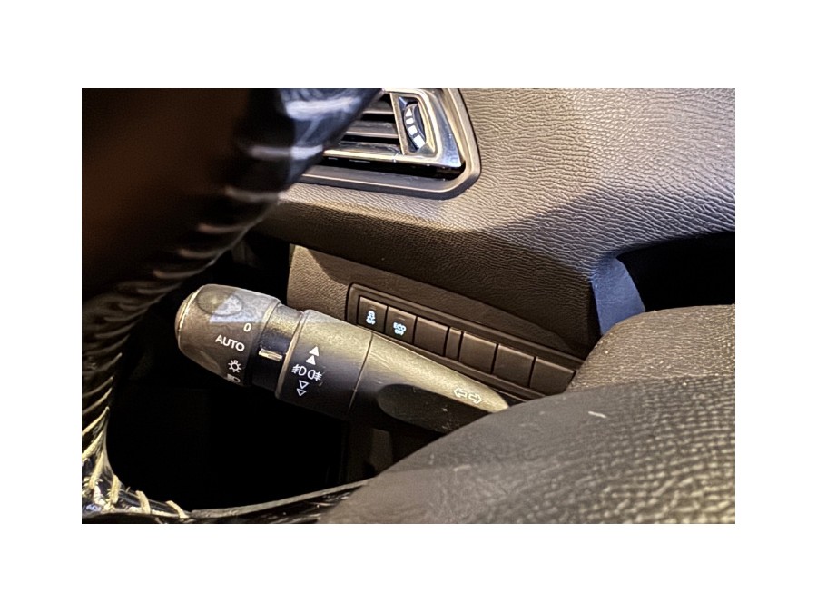 PEUGEOT d'occasion 308 1.2 PURE TECH 130 ALLURE de 2017 Paris 15 (75)﻿