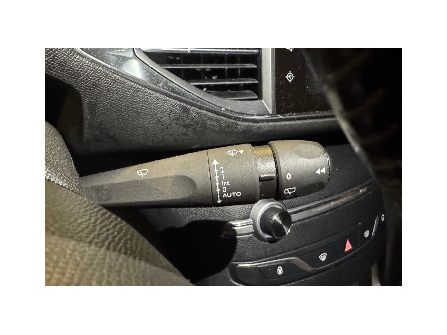 PEUGEOT d'occasion 308 1.2 PURE TECH 130 ALLURE de 2017 Paris 15 (75)﻿