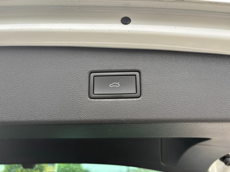 VOLKSWAGEN d'occasion TIGUAN 2.0 TDI 150 4X2 DSG PH2 de 2021 Lyon