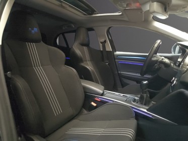 Renault megane iv berline tce 140 gt-line carplay camera toit ouvrant garantie 12 mois occasion simplicicar saint-jean...