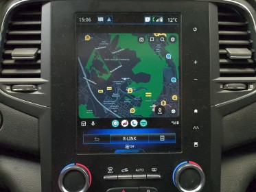 Renault megane iv berline tce 140 gt-line carplay camera toit ouvrant garantie 12 mois occasion simplicicar saint-jean...