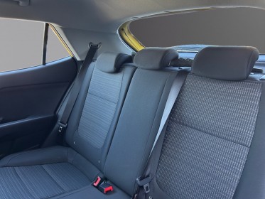 Kia stonic 1.0 gdi hybrid active garantie constructeur 2029 carplay camera recul occasion simplicicar colmar simplicicar...