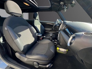 Mini mini cooper s r56 1.6 211ch jcw premiere main entretien complet garantie 12 mois occasion simplicicar toulon ouest...