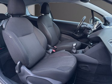 Peugeot 208 110ch bvm5 allure radar de recul  jantes alu carplay clim auto suivi régulier garantie 12 mois occasion...