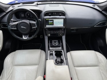 Jaguar f-pace v6 3.0 d - 300 awd premiere edition a / toit pano ouvrant / interieur cuir creme / sieges avant electriques /...