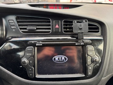 Kia cee'd sw 1.6 gdi 135 ch isg active garantie 12 mois occasion montreuil (porte de vincennes)(75) simplicicar simplicibike...