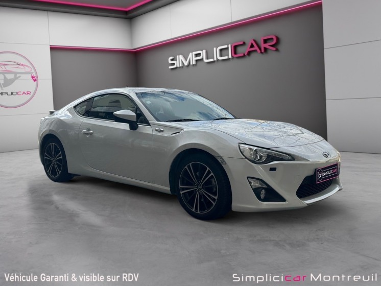 Toyota gt86 2.0 litres fa20 200 ch française suivi complet entretiens blanc nacré garantie 12 mois occasion montreuil...
