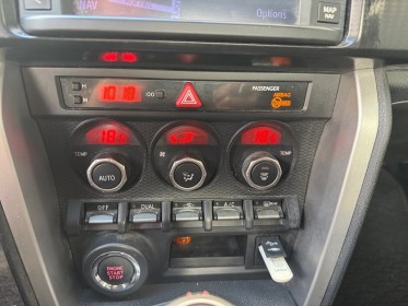 Toyota gt86 2.0 litres fa20 200 ch française suivi complet entretiens blanc nacré garantie 12 mois occasion montreuil...