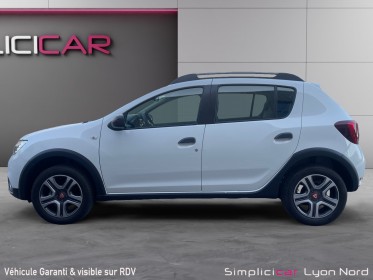 Dacia sandero tce 90 sl techroad  faible kilometrage caméra de recul, garantie 12 mois occasion simplicicar lyon nord...