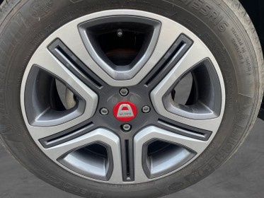 Dacia sandero tce 90 sl techroad  faible kilometrage caméra de recul, garantie 12 mois occasion simplicicar lyon nord...