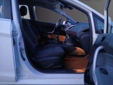 Ford fiesta 1.4 96 titanium garantie 12 mois occasion parc voitures beauvais simplicicar simplicibike france