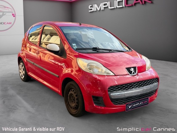 Peugeot 107 1.0e 12v 68ch blue lion urban move  le pare-chocs avant sera refait pour la vente occasion cannes (06)...
