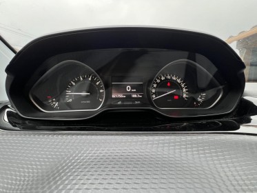 Peugeot 208 1.2 puretech 110ch ss bvm5 féline distribution neuve garantie 12 mois occasion simplicicar toulon ouest...