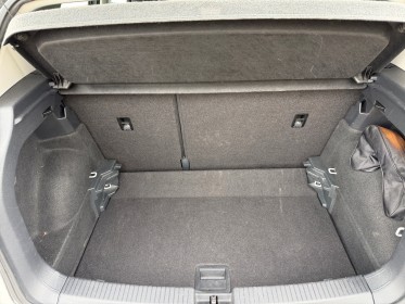 Volkswagen t-cross 115cv/bvm6 r-line/attelage/carplay et virtual cockpit/garantie 12 mois occasion simplicicar salon de...