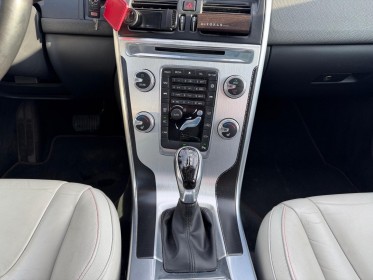 Volvo xc60 d4 181 ocean race edition attelage toit ouvrant sièges avants chauffants garantie 12 mois occasion barberey...